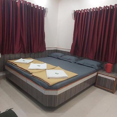 Sai Raghunandan Guest House Sirdi Kültér fotó