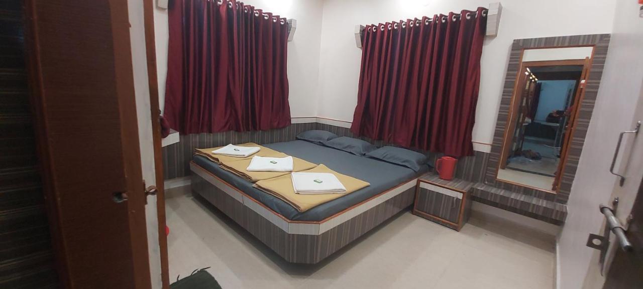 Sai Raghunandan Guest House Sirdi Kültér fotó