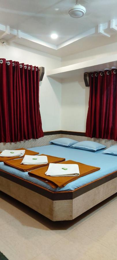 Sai Raghunandan Guest House Sirdi Kültér fotó