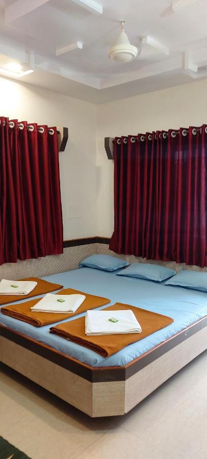 Sai Raghunandan Guest House Sirdi Kültér fotó