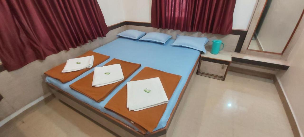 Sai Raghunandan Guest House Sirdi Kültér fotó