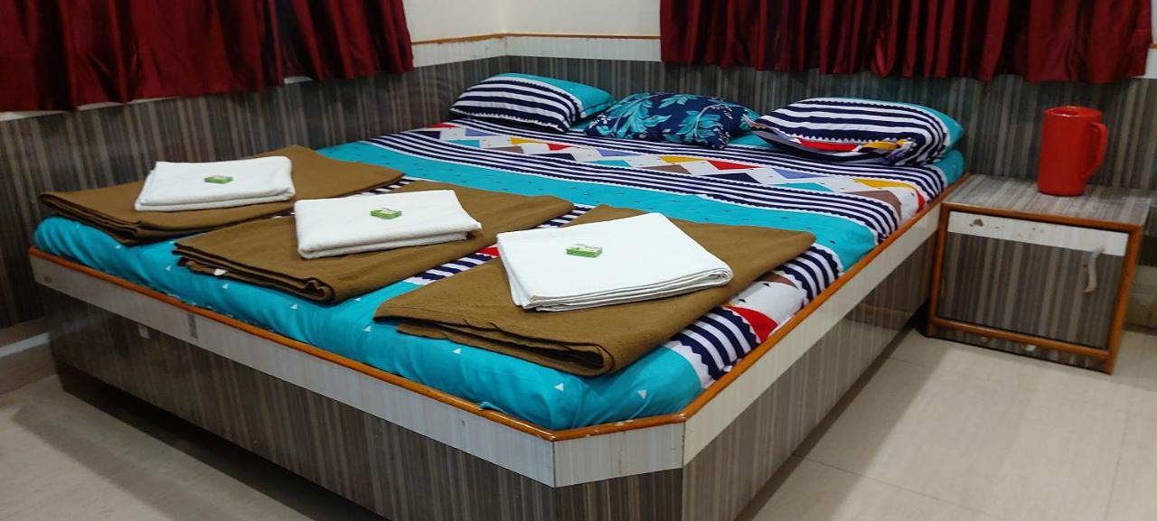 Sai Raghunandan Guest House Sirdi Kültér fotó