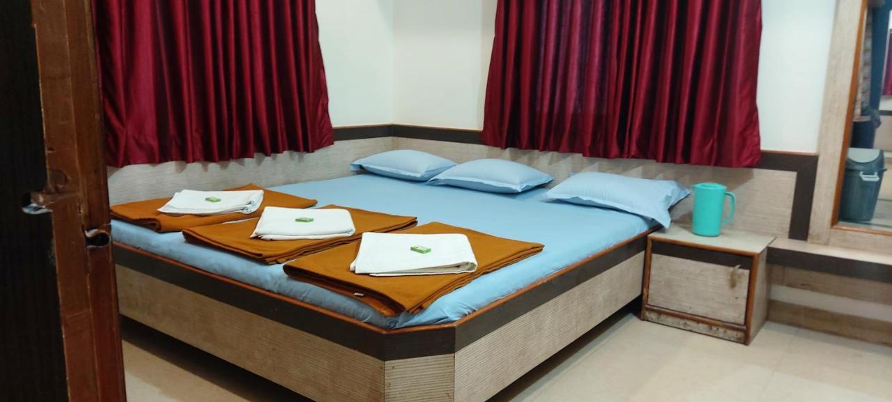 Sai Raghunandan Guest House Sirdi Kültér fotó
